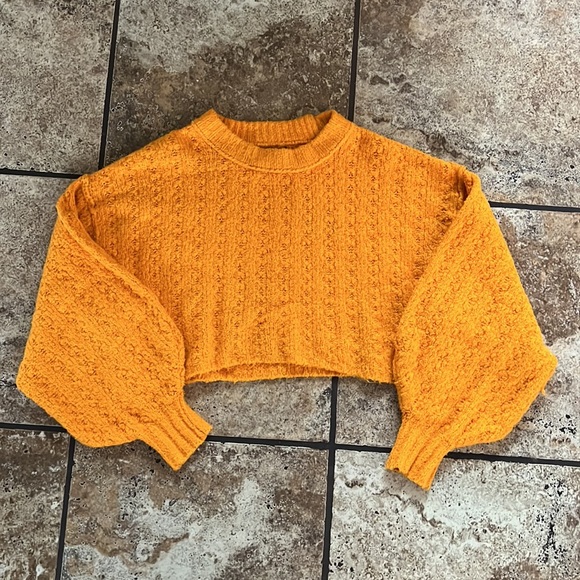 Urban Outfitters Sweaters - Urban outfitters long sleeve sweater